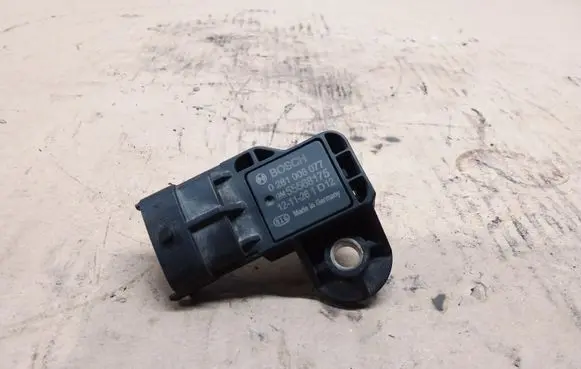 Chevrolet Cruze Air pressure sensor 0281006077 55568175