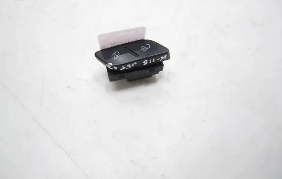 Volkswagen Jetta VI Central locking switch button 5C6962125 260612