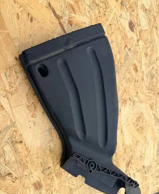 Audi A4 S4 B7 8E 8H Air intake duct part 8E0129618H