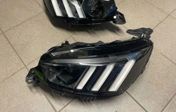 Peugeot 2008 II Headlight/headlamp 9823194180 9823193480