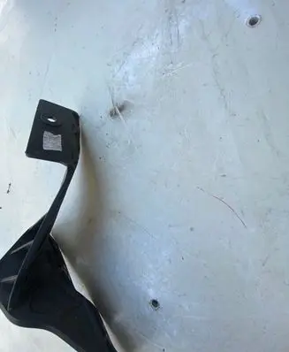 Citroen C4 Cactus Fender mounting bracket 9805295480