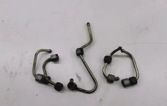 Fuel injector supply line/pipe