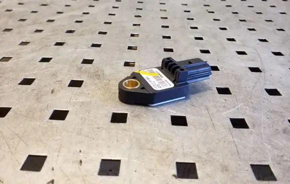 Mitsubishi Outlander Airbag deployment crash/impact sensor 8651A001