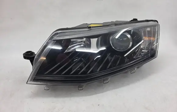Skoda Octavia Mk3 (5E) Headlight/headlamp 5E1941015B