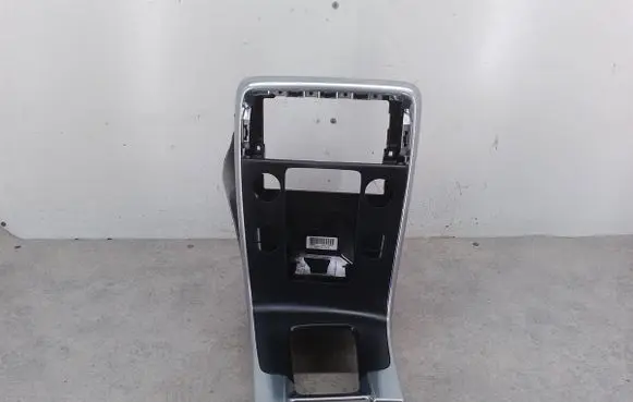 Volvo V60 Radio/GPS head unit trim 3135165331369117