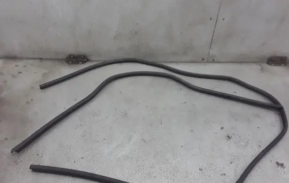 BMW 7 E65 E66 Engine compartment rubber 