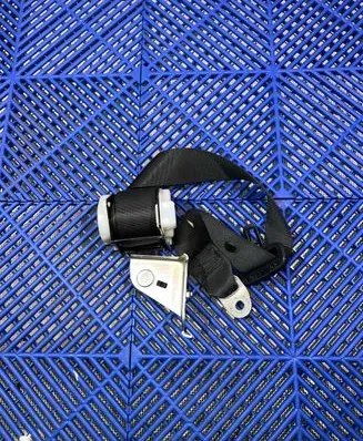Toyota Auris E180 Middle seatbelt (rear) C7092