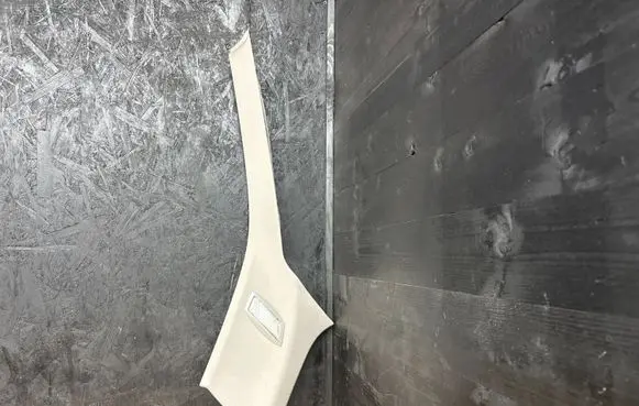 Mercedes-Benz C W204 (C) pillar trim A2046908625