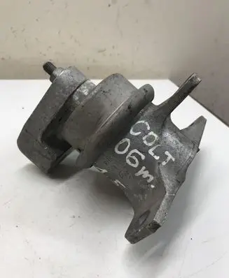 Mitsubishi Colt Engine mount bracket MR961611