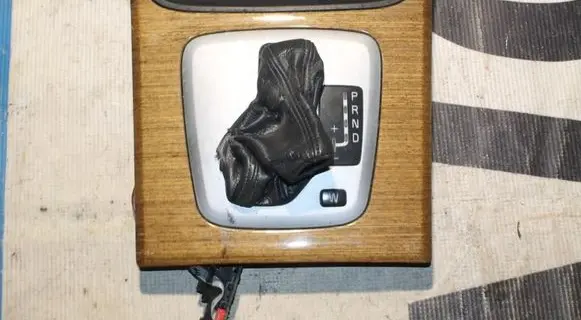 Volvo XC90 Gear lever shifter trim leather/knob 30672093