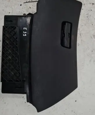 BMW 5 E39 Glove box