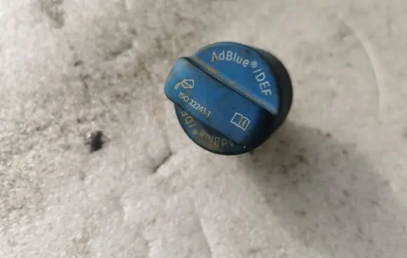 Volkswagen PASSAT B8 Adblue tank cap 5Q0131980C