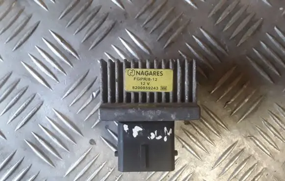Renault Megane III Glow plug pre-heat relay FGPR812 8200859243