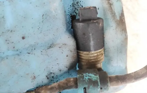 Volkswagen Golf III Windscreen/windshield washer pump 1H0955453