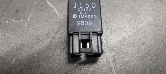 Mazda 626 Fuel pump relay 