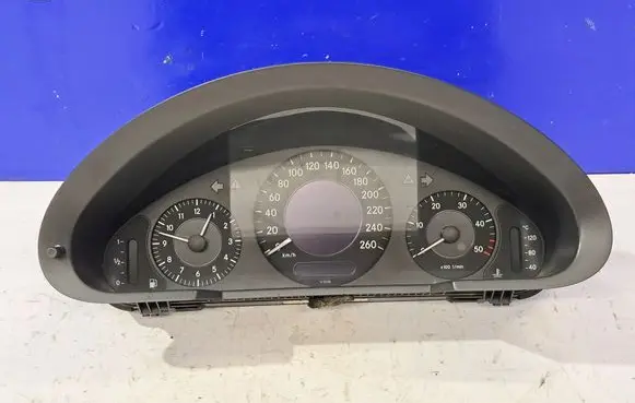 Mercedes-Benz E W211 Speedometer (instrument cluster) A2116890439 A2115405511