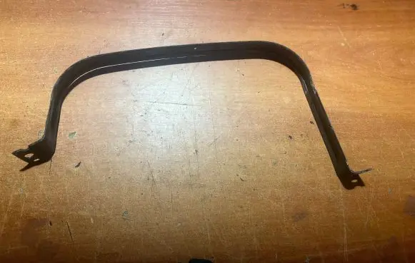 Fuel tank mounting bracket