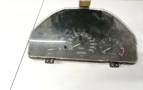Mazda 626 Speedometer (instrument cluster)