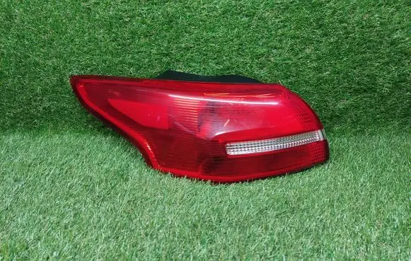 Ford Focus Rear/tail lights F1EB13405FE