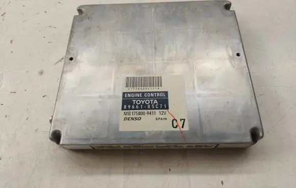 Toyota Avensis T250 Engine control unit/module MB1758009411 8966105C71