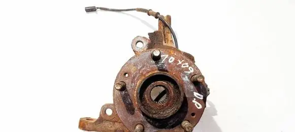 KIA Carens II Front wheel hub 