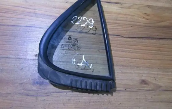 Hyundai Lantra II Rear vent window glass 