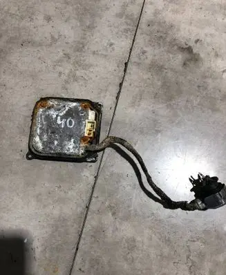 Toyota Avensis T270 Xenon control unit/module 8596753040 0311000391