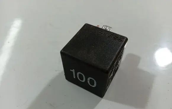 Volkswagen Polo IV 9N3 Other relay 7M0951253A