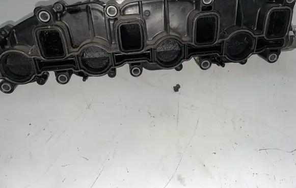 Volkswagen PASSAT B6 Intake manifold 03L129711E