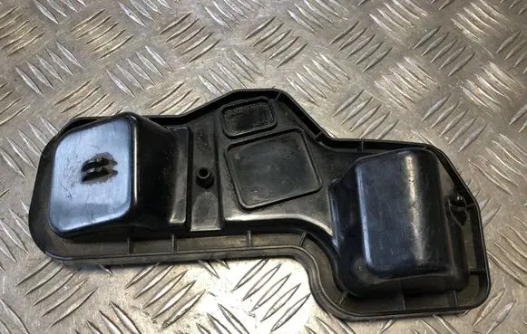 Audi A6 S6 C5 4B Headlight/headlamp dust cover 205378