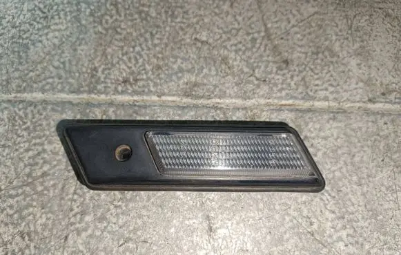 BMW 3 E36 Front fender indicator light 13780139