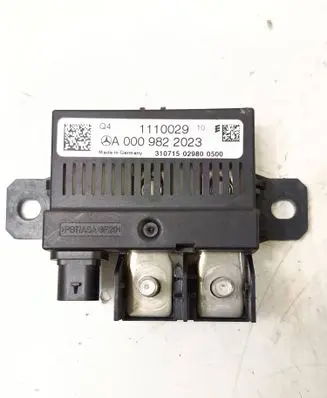 Mercedes-Benz GLA W156 X156 Charging relay A0009822023 1110029