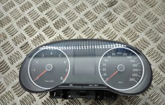 Volkswagen Polo V 6R Speedometer (instrument cluster) 6R0920860B