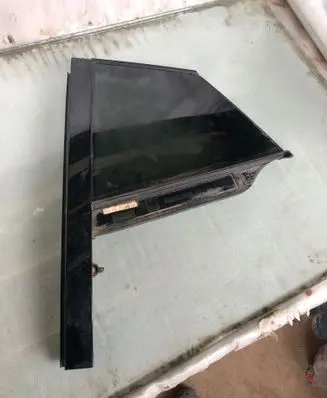 BMW X2 U10 Rear vent window glass 5a2fc7503
