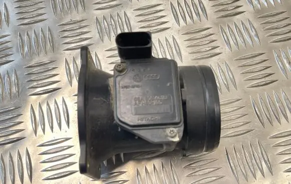 Volkswagen PASSAT B5.5 Mass air flow meter 06A906461B