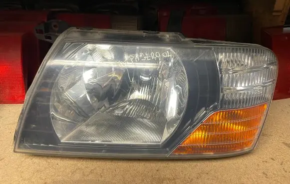 Mitsubishi Pajero Headlight/headlamp 10087420