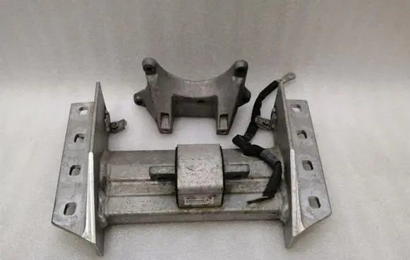 Mercedes-Benz SL R231 Gearbox mount A2312400502