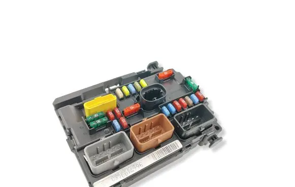 Peugeot 207 CC Fuse module 9667199780