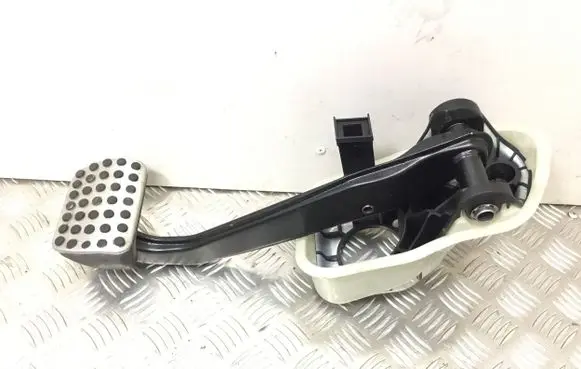 Mercedes-Benz S C217 Brake pedal A2222940001 A1702900182