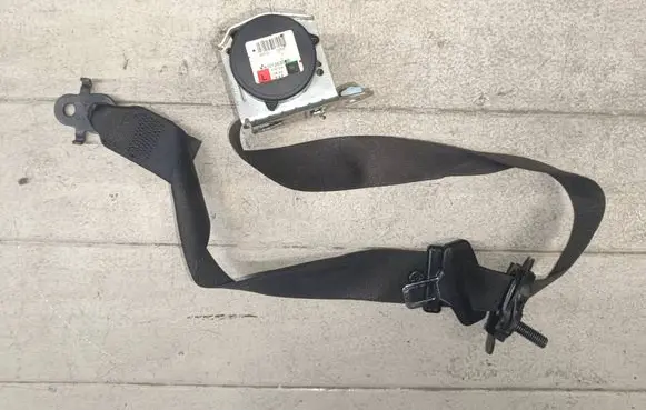 BMW 5 F10 F11 Front seatbelt 610126300B
