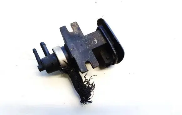 Audi A4 S4 B5 8D Turbo solenoid valve 72190320 1h0906627