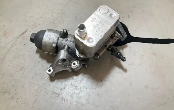 BMW 7 E65 E66 Oil filter mounting bracket 7788453