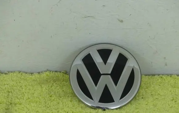 Volkswagen Touran III Manufacturer badge logo/emblem 5TA853601