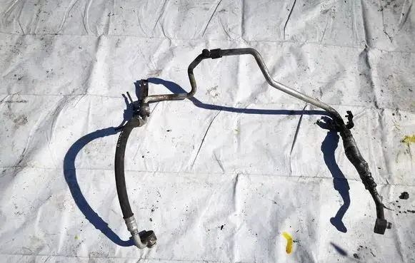 Volkswagen Golf V Air conditioning (A/C) pipe/hose 1K0820743CC