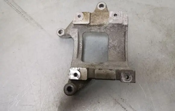 Subaru Outback (BS) A/C compressor mount bracket 28829