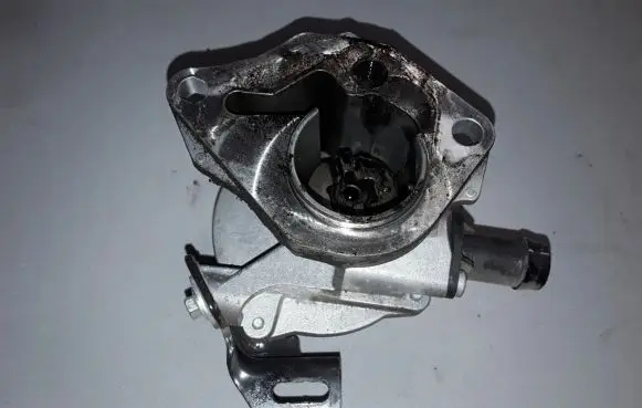 Mercedes-Benz Citan W415 Vacuum pump 146505272R