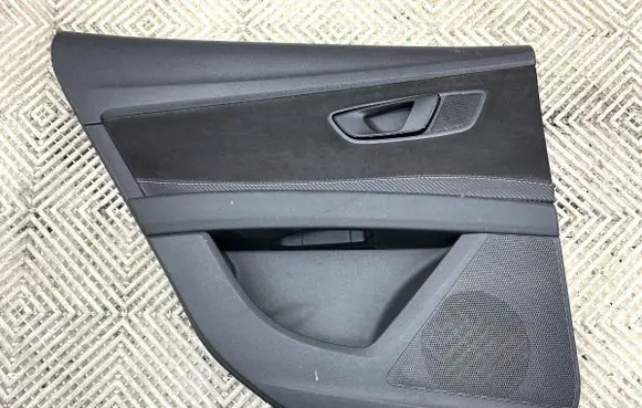 Seat Leon (5F) Rear door card panel trim