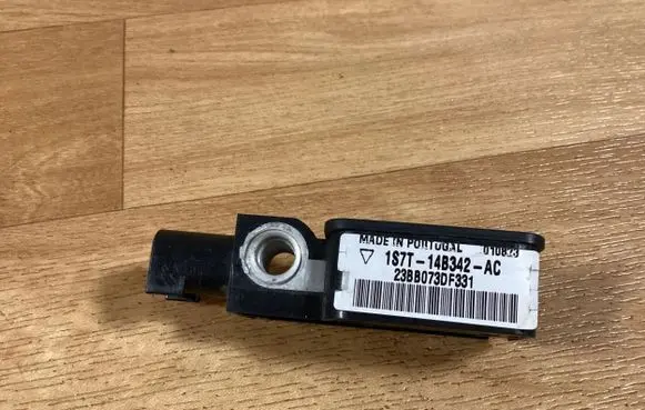 Ford Mondeo Mk III Airbag deployment crash/impact sensor 1S7T14B342AC 23BB073DF331