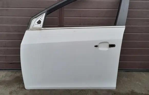 Chevrolet Cruze Front door