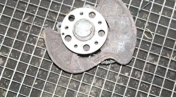 Mercedes-Benz CLK A209 C209 Front wheel hub